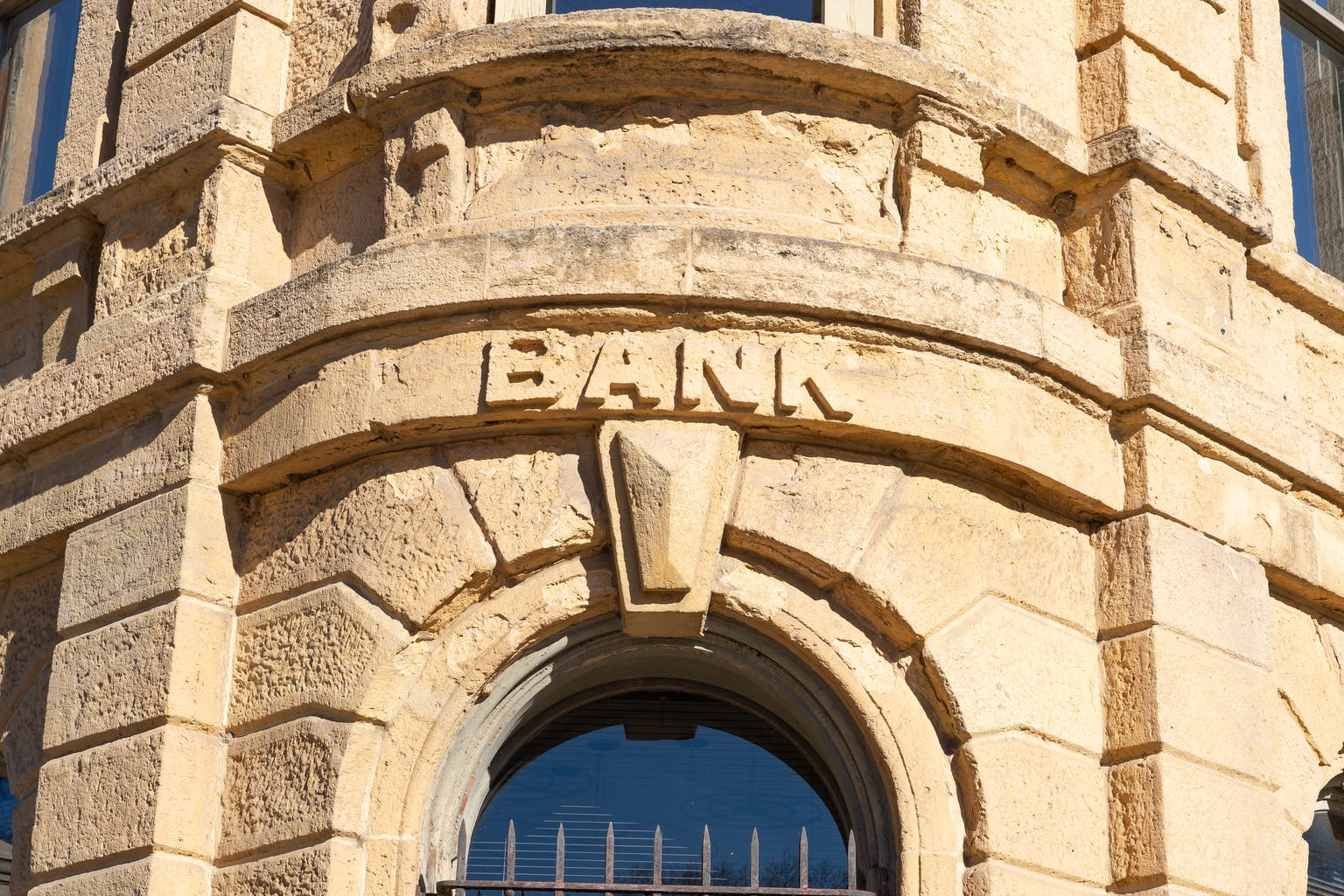 First Guaranty Bancshares 8.8% Yielding Preferred: Downgrade To Hold Due To Loan Concerns
