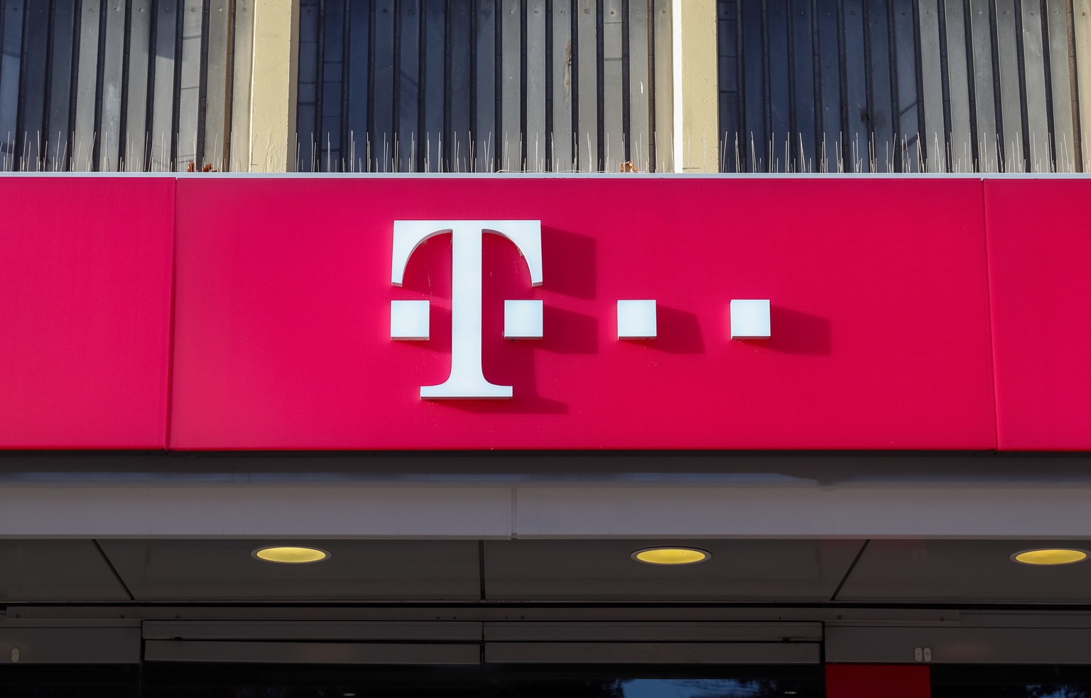 T-Mobile Makes Lurch Into Uninspiring Rural U.S. T-Mobile Makes Lurch Into Uninspiring Rural U.S.
