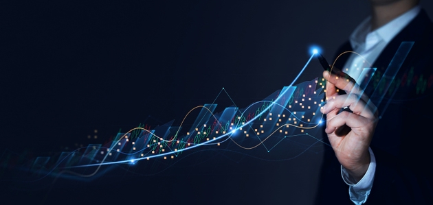 Businessman analysing economic growth graph financial data on laptop. Stock market investment. Financial and banking Technology. Business strategy and digital marketing concept.