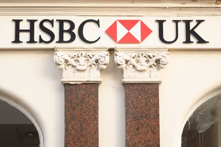 HSBC reduces base pay of newly-promoted senior bankers in UK - report ...