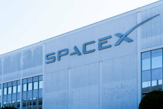 Musk pivots SpaceX to the moon, setting up direct clash with Bezos