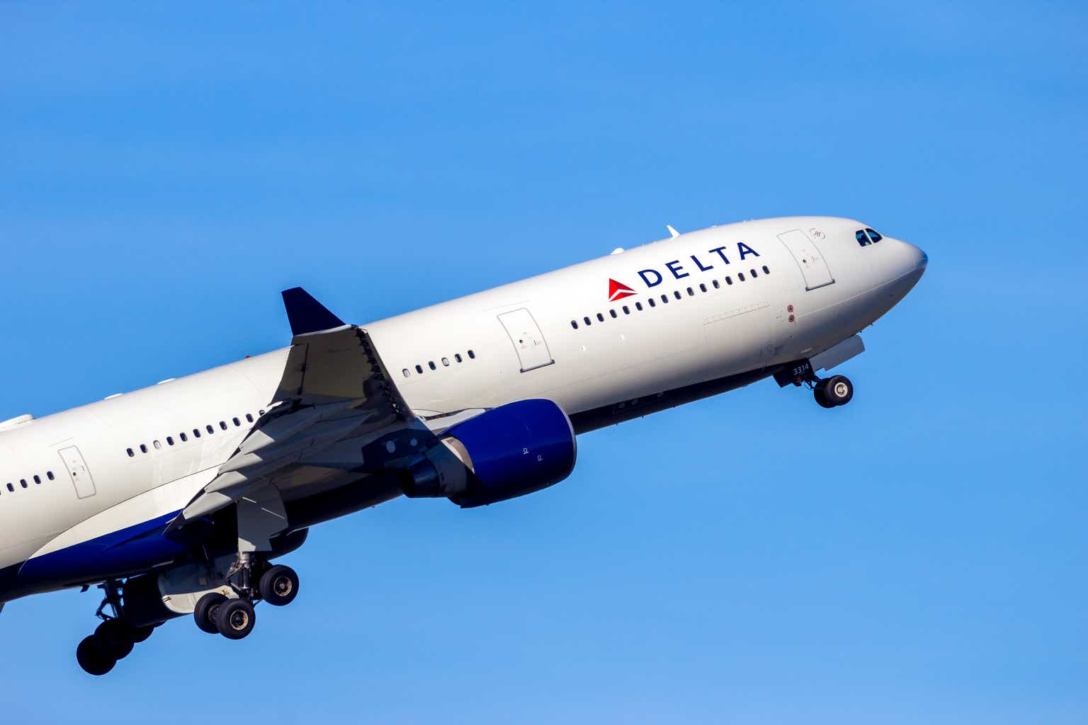 Delta Air Lines faces lawsuit over $1bn carbon neutrality claim