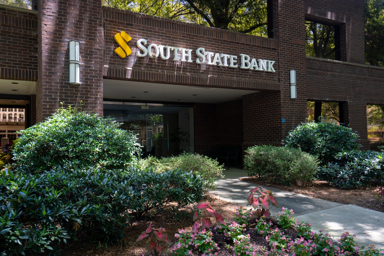 SouthState Bank: A Premium Sunbelt Franchise, But Macro Risks Keep Us On The Sidelines
