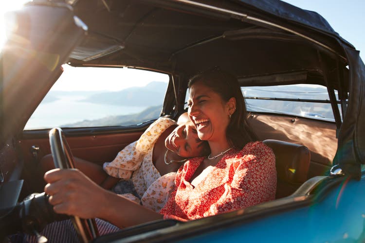 Young woman in car with female friend