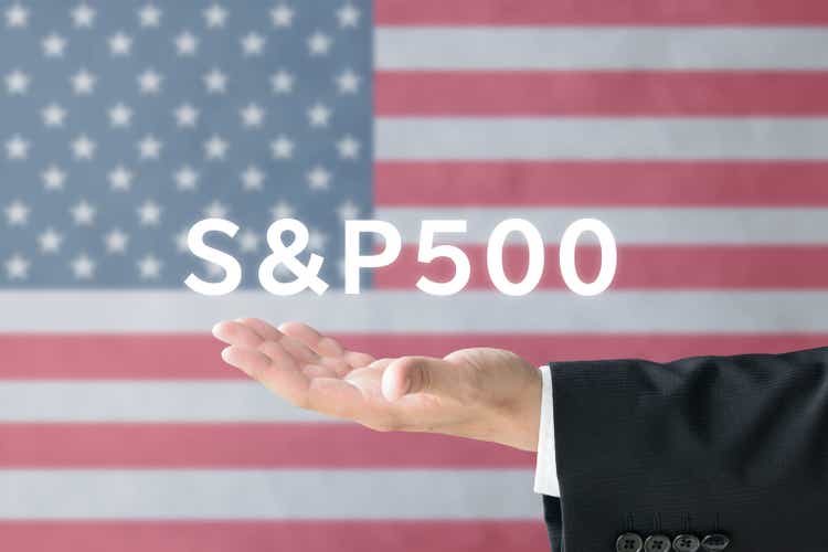 Busienss man"s hand and "S&P 500" word on American national flag background