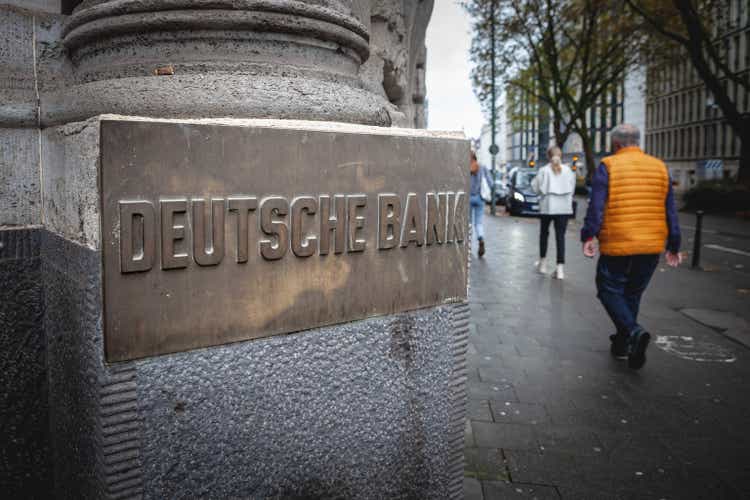 Report: Deutsche Bank To Close IT Operations in Russia