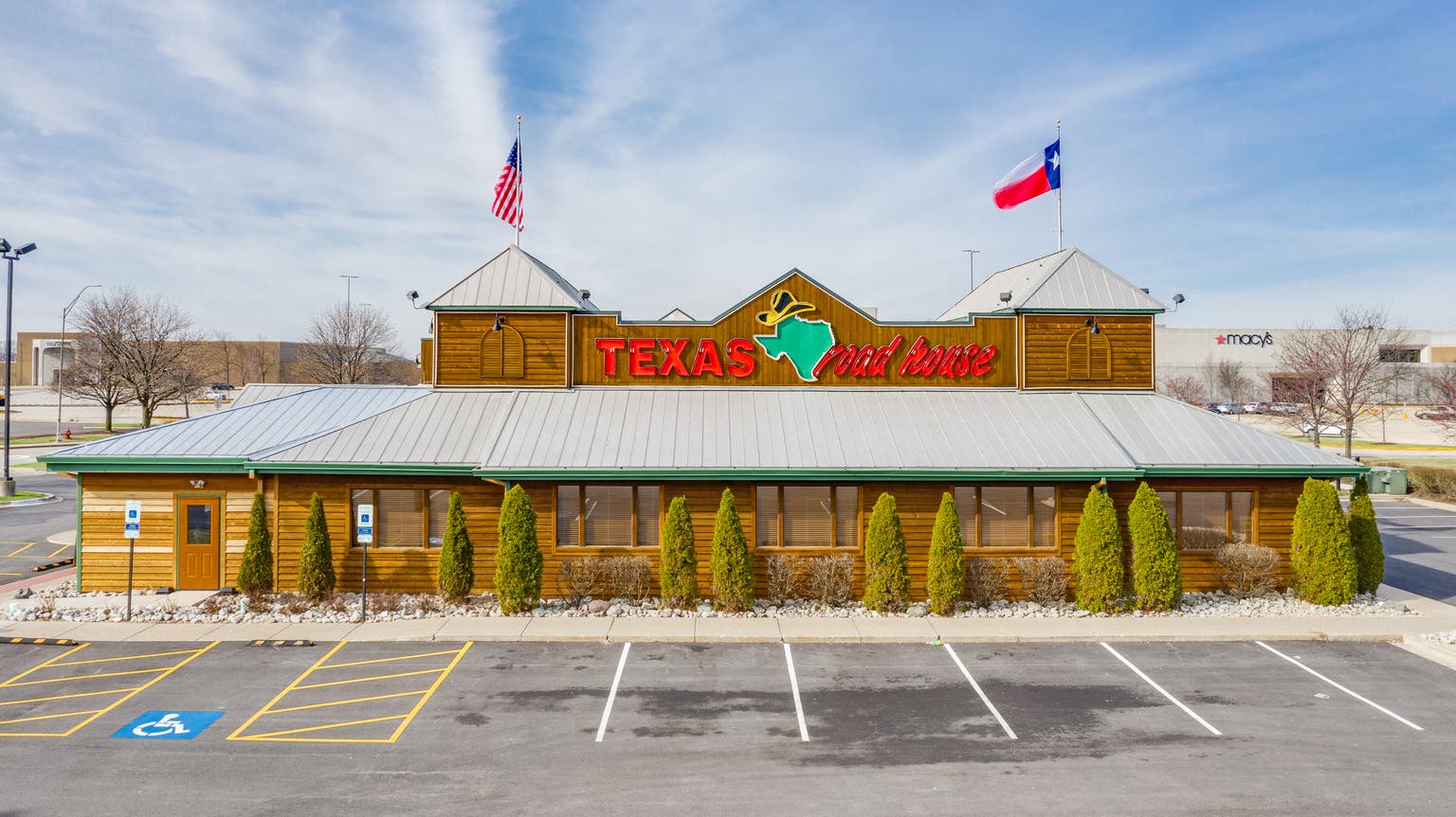 Texas Roadhouse: The Resemblance To Costco Is Uncanny