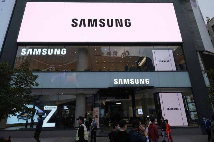 facade of large Samsung Electronics flagship store
