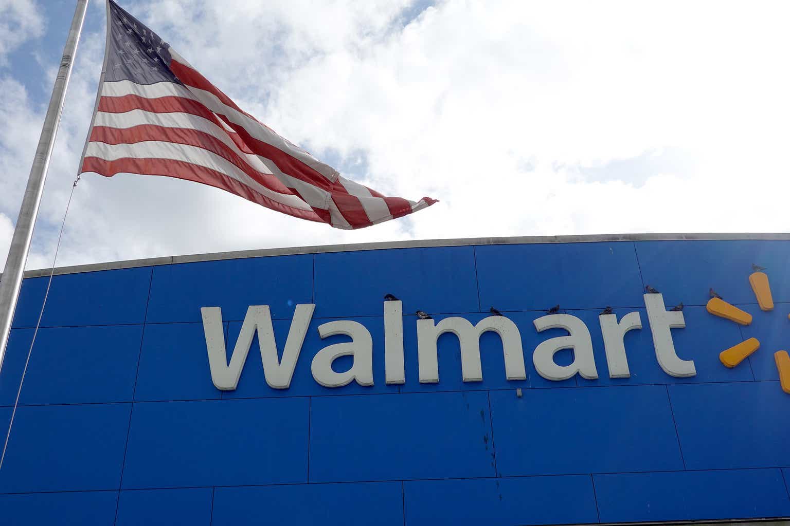 Walmart attracts more shoppers seeking to cut spending in Q3, but