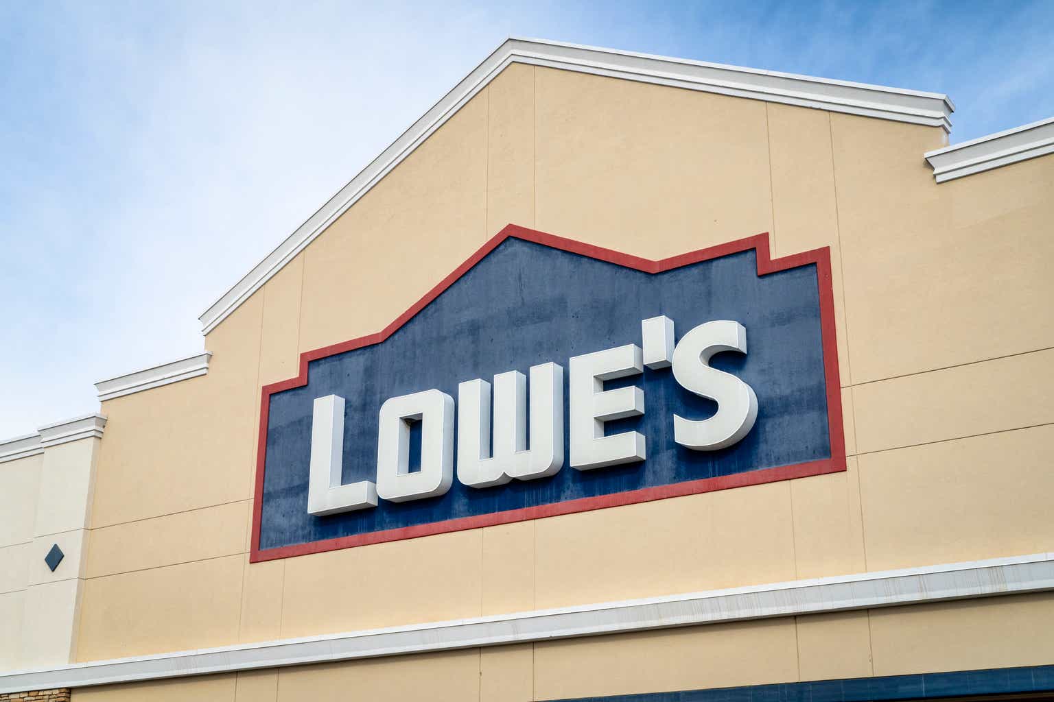 Lowe’s: Time To Move On (NYSE:LOW)