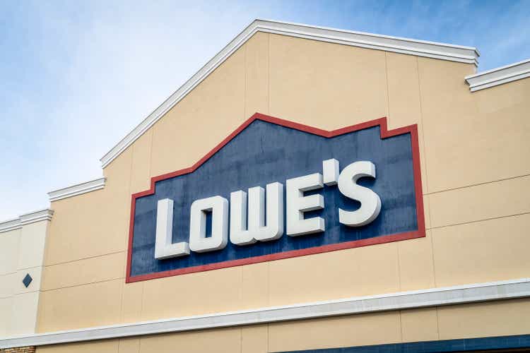 Entrance sign for Lowe"s, an American retail company specializing in home improvement.