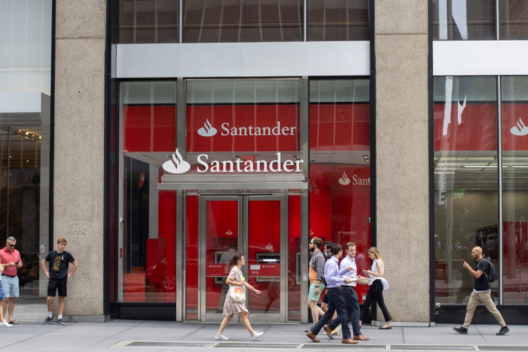 Banco Santander stock slides 7% as Q1 earnings dented by windfall tax in Spain - Vimarsana News