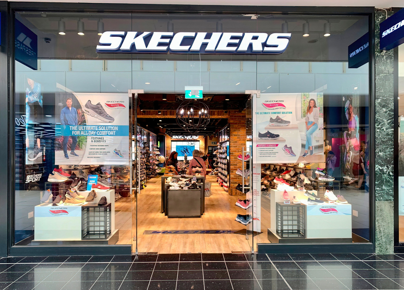 The hot sale nearest skechers