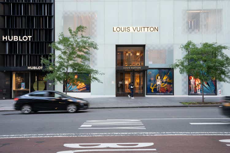 MC : Luxury Giant LVMH Should Continue Trading Higher