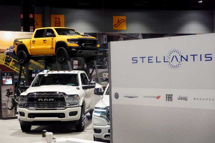 Chicago Auto Show Holds Its Media Preview Before Weekend Opening