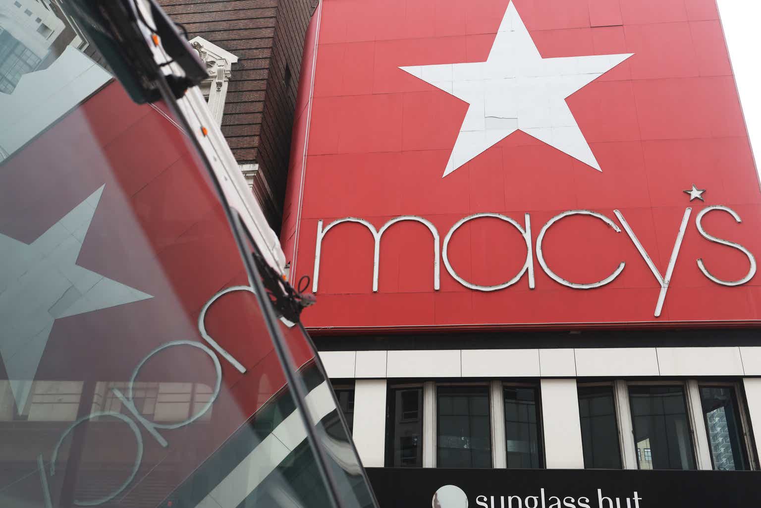 Macy's: Headwinds Blowing Too Hard (NYSE:M)