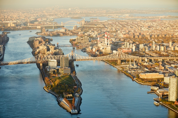 Aerial photo looking north over Long Island City and Roosevelt Island