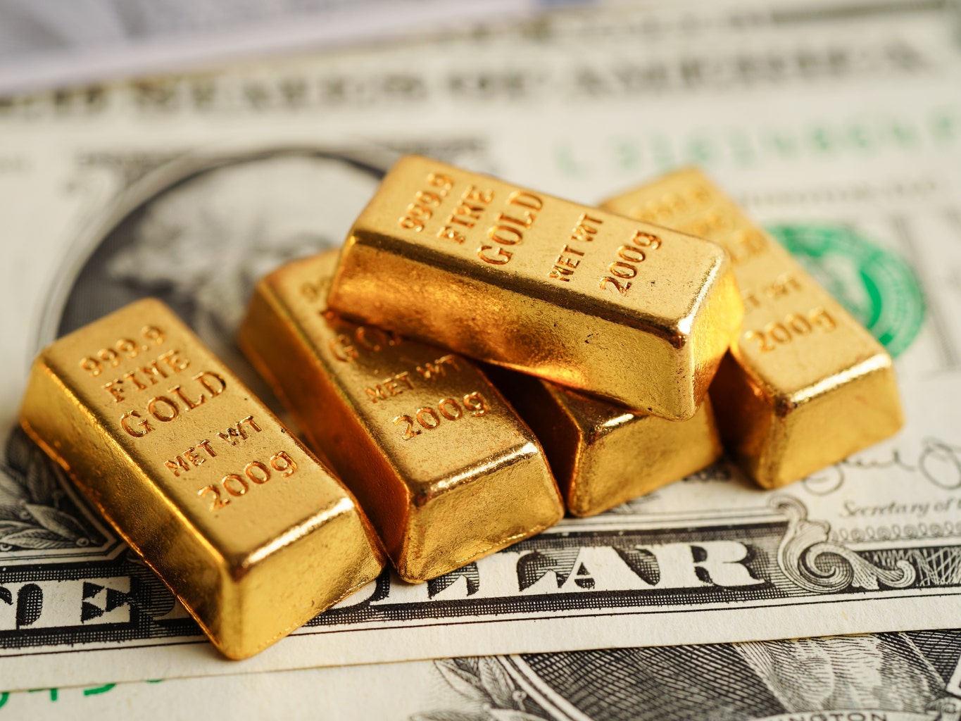 Gold Price Smashes Through $2700/Oz - Further Gains Ahead?