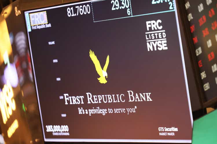 First Republic Bank Crolla del 50%