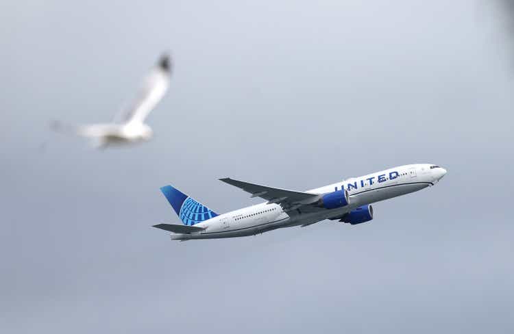 United Airlines Stock Dips After Posting Profit Warning For First Quarter