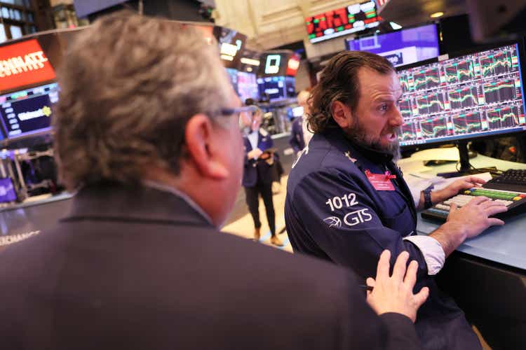 US market futures fall as concerns about banking transactions continue