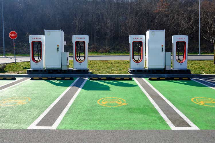 Tesla Supercharger Ladestation