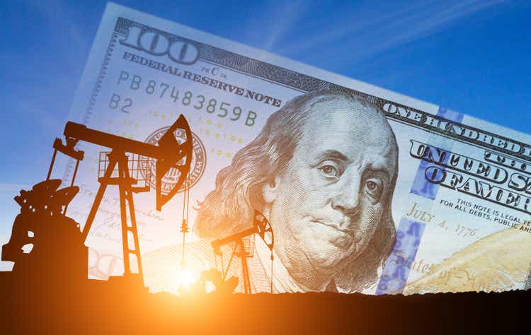 US-Ölindustrie . Rohöl- und Erdölkonzept. Amerikanischer Dollar Hintergrund