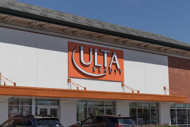 Ulta Salon, Cosmetics and Fragrance Retail Location. Ulta bietet Beauty-Produkte und einen Salon.