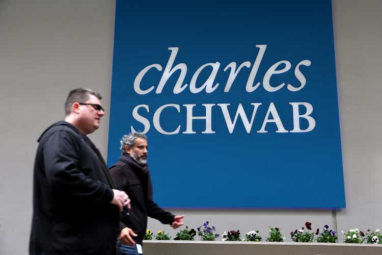Charles Schwab Posts Rise In 1st Quarter Profits