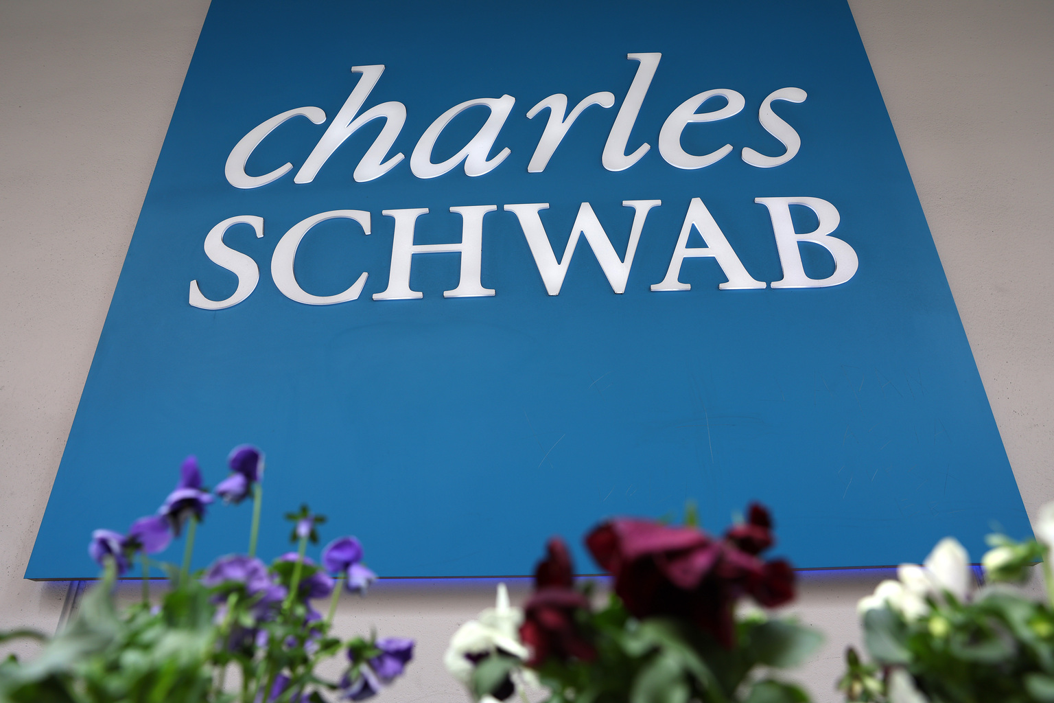 Charles Schwab Falls As TD Bank Prices $2.5B Share Sale - Report (NYSE ...