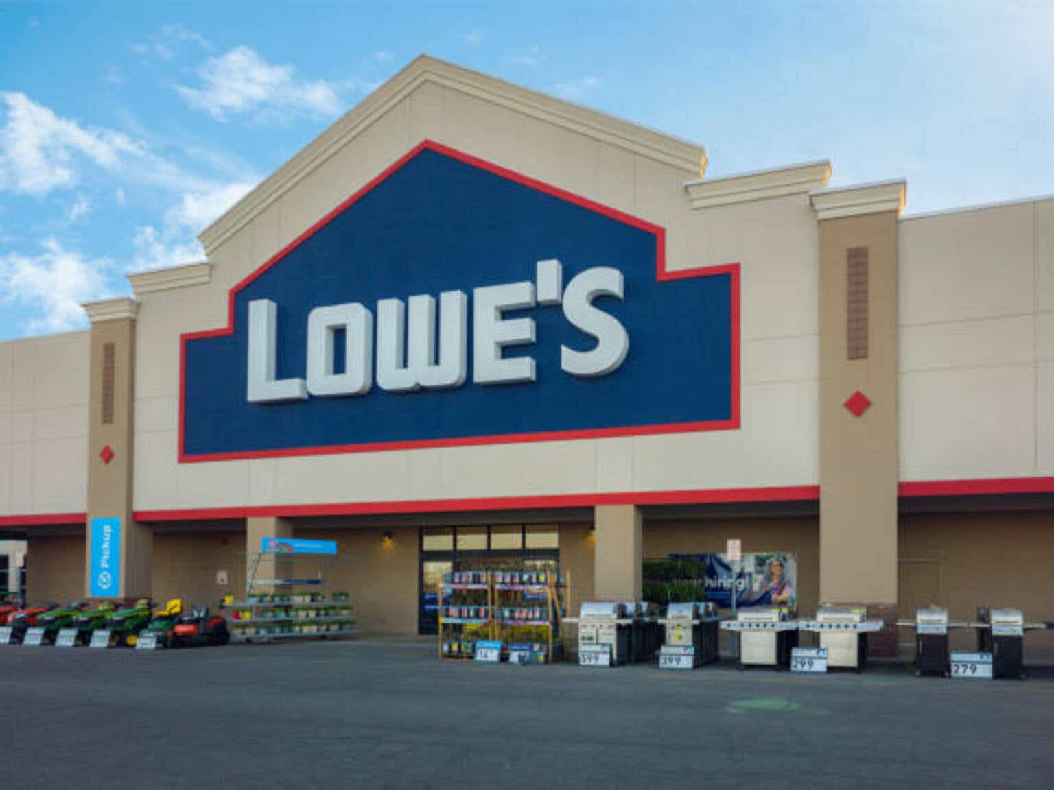 Lowe's Neutral Financials Pulling The Stock Down (Technical Analysis)