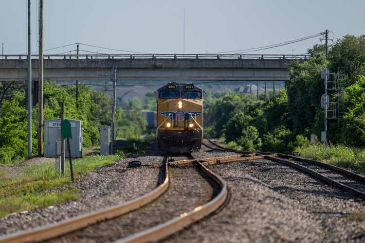 Union Pacific Railroad Post Flat Quarterly Earnings, Signaling Slowness And Inflationary Impacts On Economy
