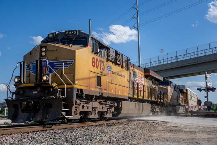 Union Pacific Railroad Post Flat Quarterly Earnings, Signaling Slowness And Inflationary Impacts On Economy