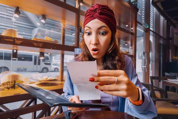 The girl"s face was twisted into a frown as she stared down at the bill in front of her in indian restaurant. It seemed like her enjoyable meal had turned into an unpleasant surprise.