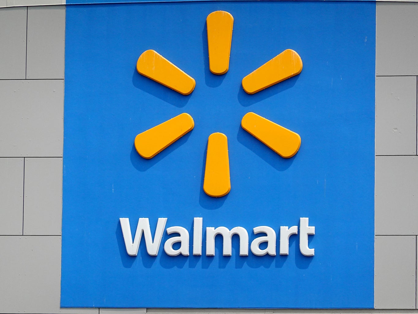 Walmart attracts more shoppers seeking to cut spending in Q3, but