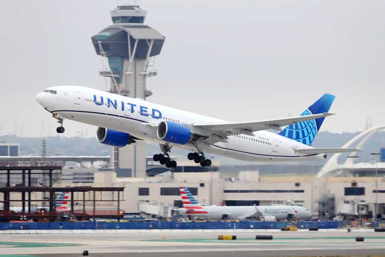 United Airlines Boeing 777 Aircraft (777-200), Los Angeles International Airport (LAX)