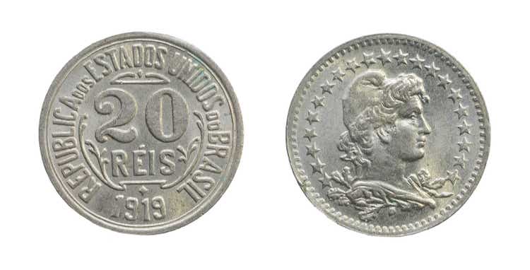 Brazilian cupro nickel coin of 20 réis front and back from the year 1919. Female figure with Phrygian cap symbolizing freedom and the republic. 21 star states. Republic of the United States of Brazil.