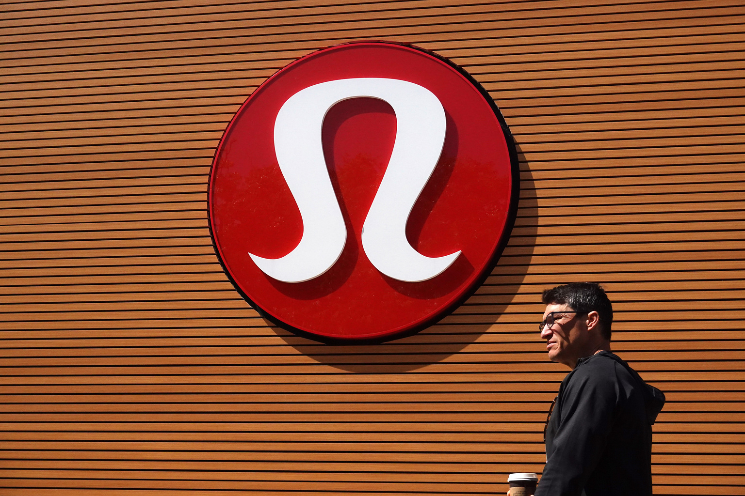 Lululemon: Cutting Pounds, Crafting Profits (NASDAQ:LULU) | Seeking Alpha