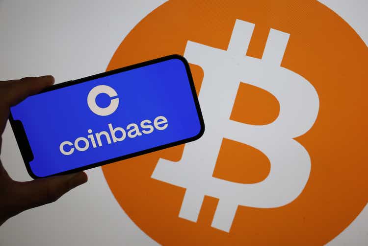 La Comisión de Bolsa y Valores demanda a grandes bolsas de criptomonedas, Binance y Coinbase