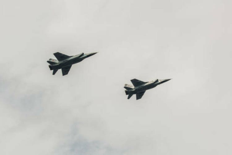 NATO said to be ready to shoot down Russian jets; EU leaders to discuss  drone wall | Seeking Alpha