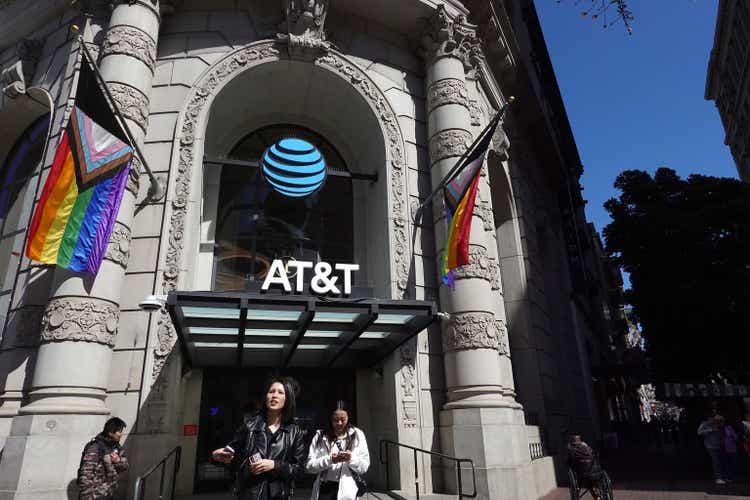 ATT Flagship Store Closes In San Francisco