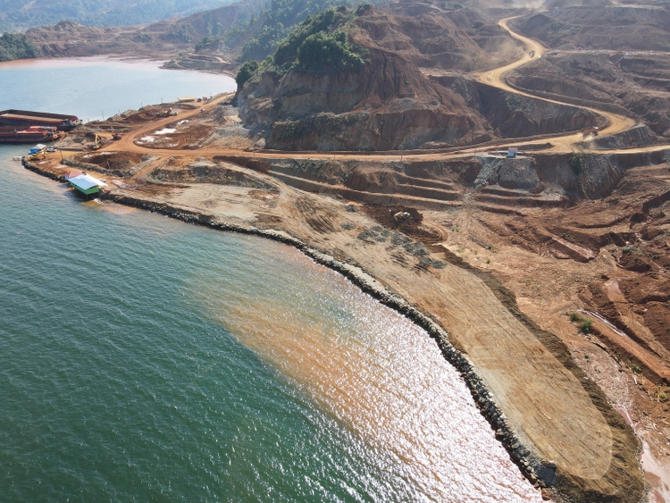 Mining Hauling road nickel ore.