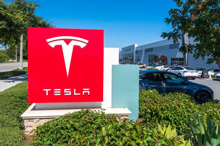 Tesla's Current Equity Story: Weak AI Promise On Top Of Struggling EV Business