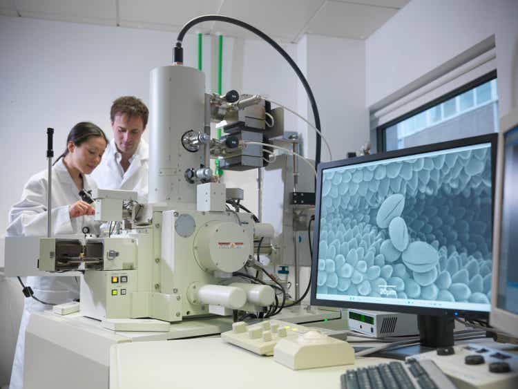 Scientists using Scanning Electron Microscope (<a href='https://seekingalpha.com/symbol/SEM' title='Select Medical Holdings Corporation'>SEM</a>) to look at pollen in biolab