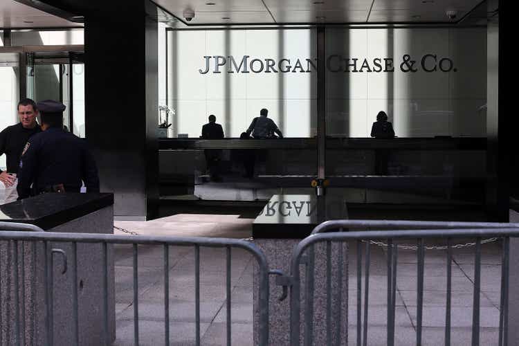 Jpmorgan Private Bankers Seek To Win Over Morgan Stanley Tax Fund Clients Nysejpm Seeking Alpha