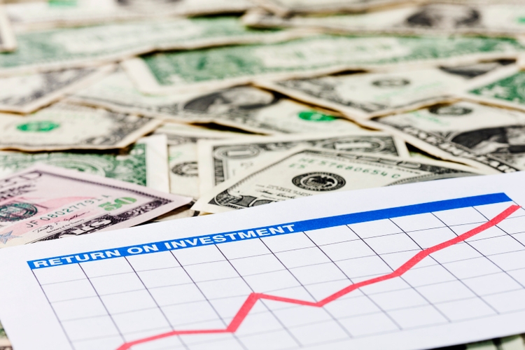 Optimistic, rising return-on-investment graph on US dollars