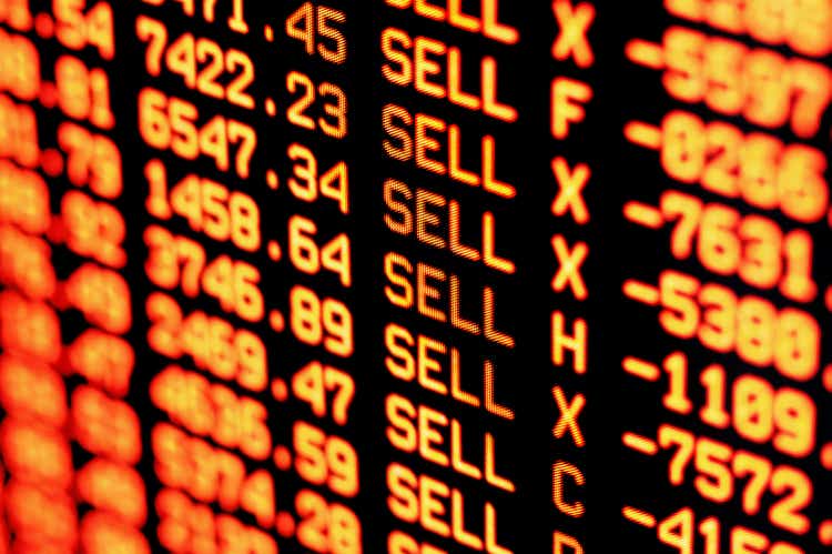 stock market crash sell-off red finance numbers