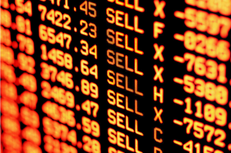 stock market crash sell-off red finance numbers
