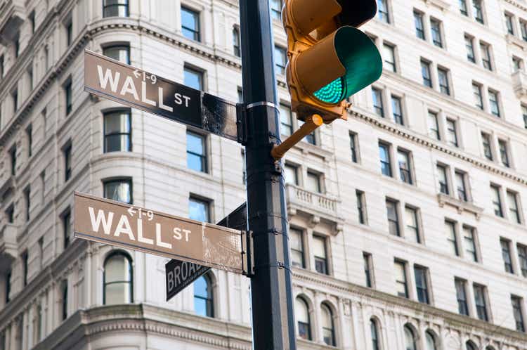 Wall Street green light