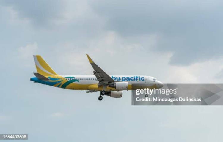 Cebu Pacific Airlines Airbus A320 RP-C3273 Landing in Manila International Airport